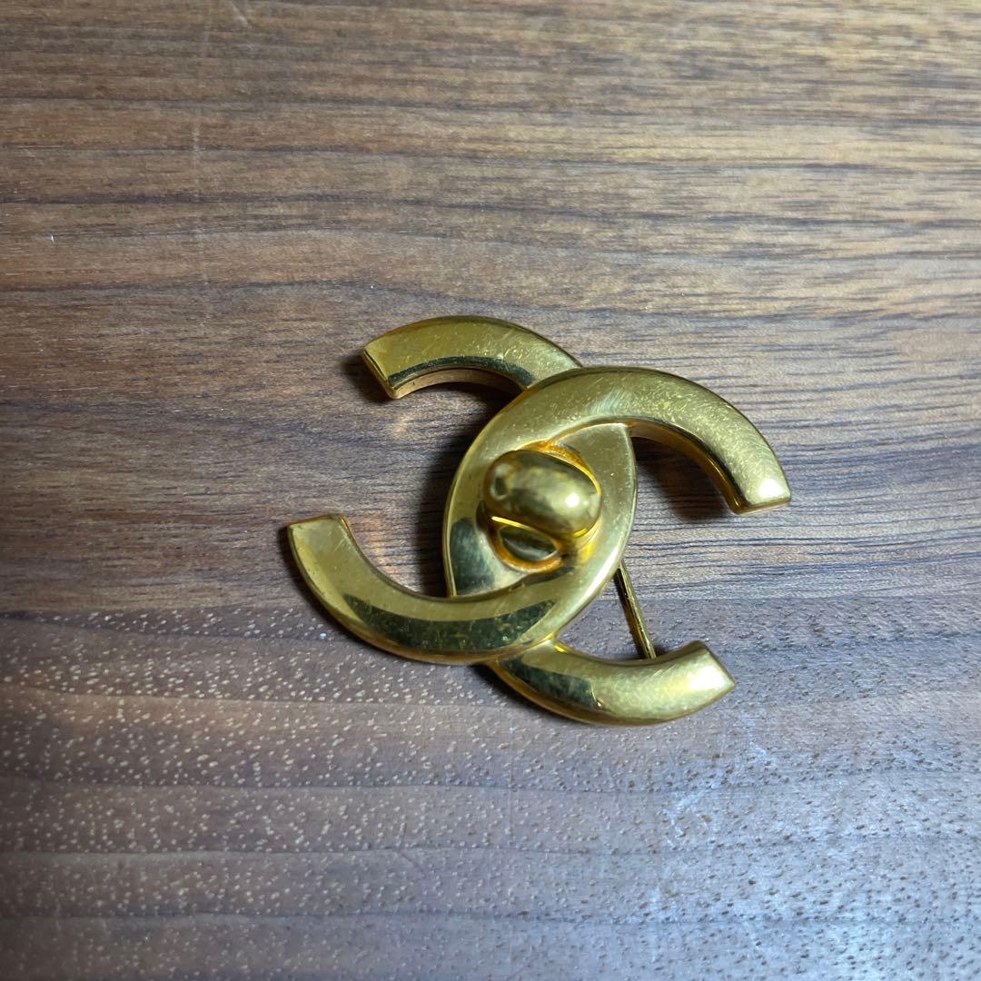 CHANEL ターンロック　ブローチ