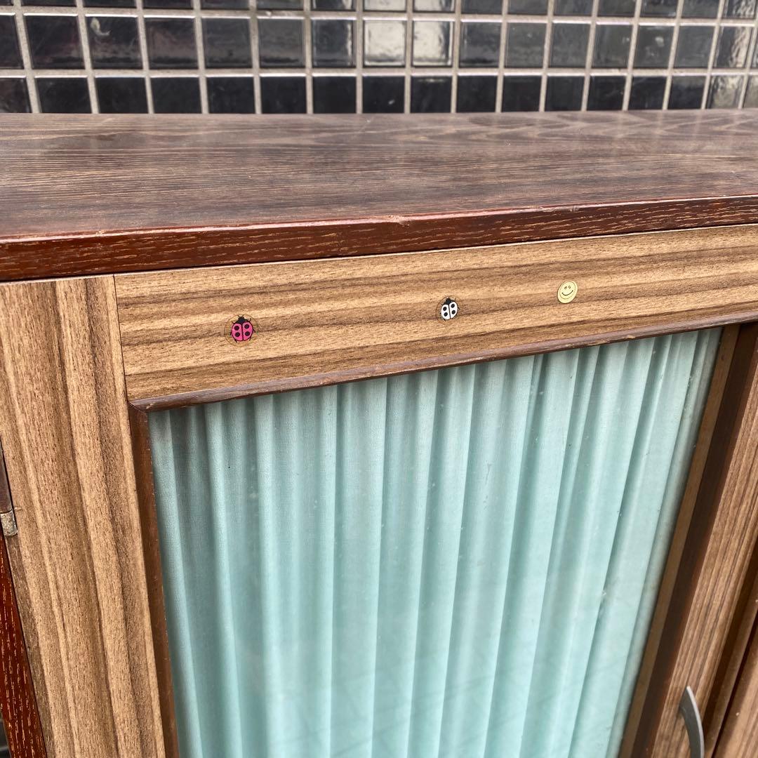 昭和レトロ 木目 飾り棚 茶箪笥 和家具 古民家 ミッドセンチュリー カーテン付