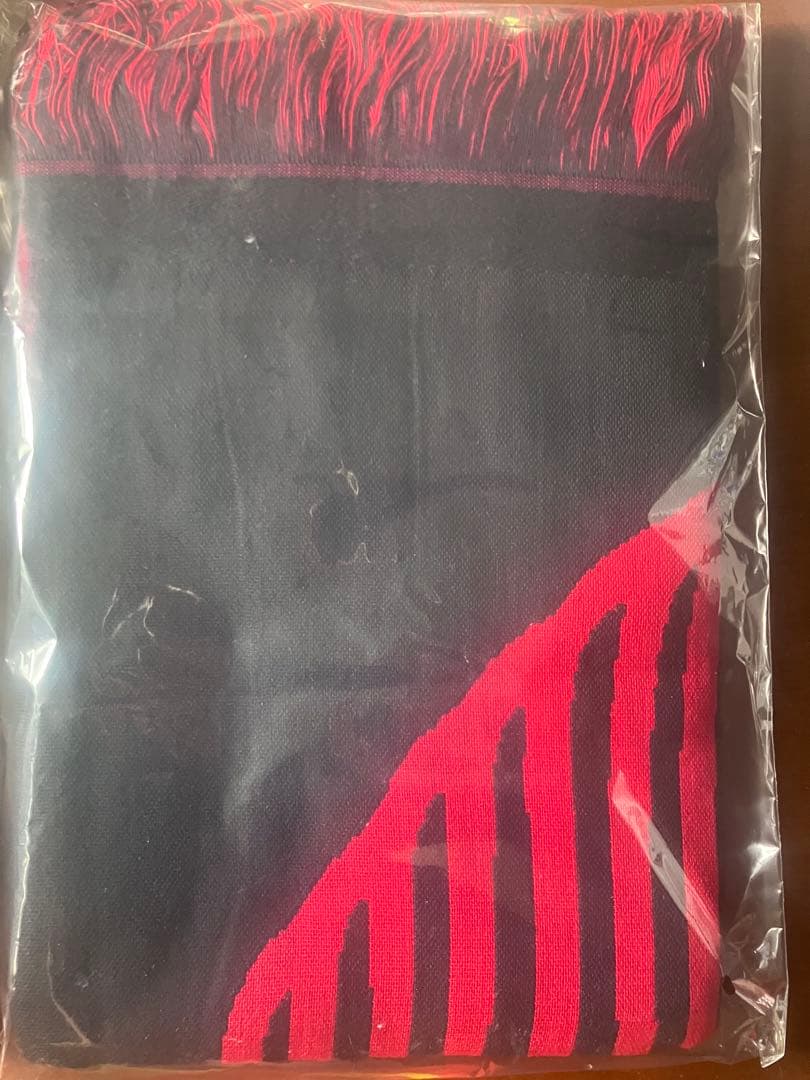 マルチクロス　ロゴ　レッド　ブラック　矢沢永吉　スカーフ