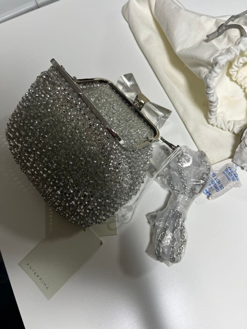 ANTEPRIMA シルバー クラッチバッグ