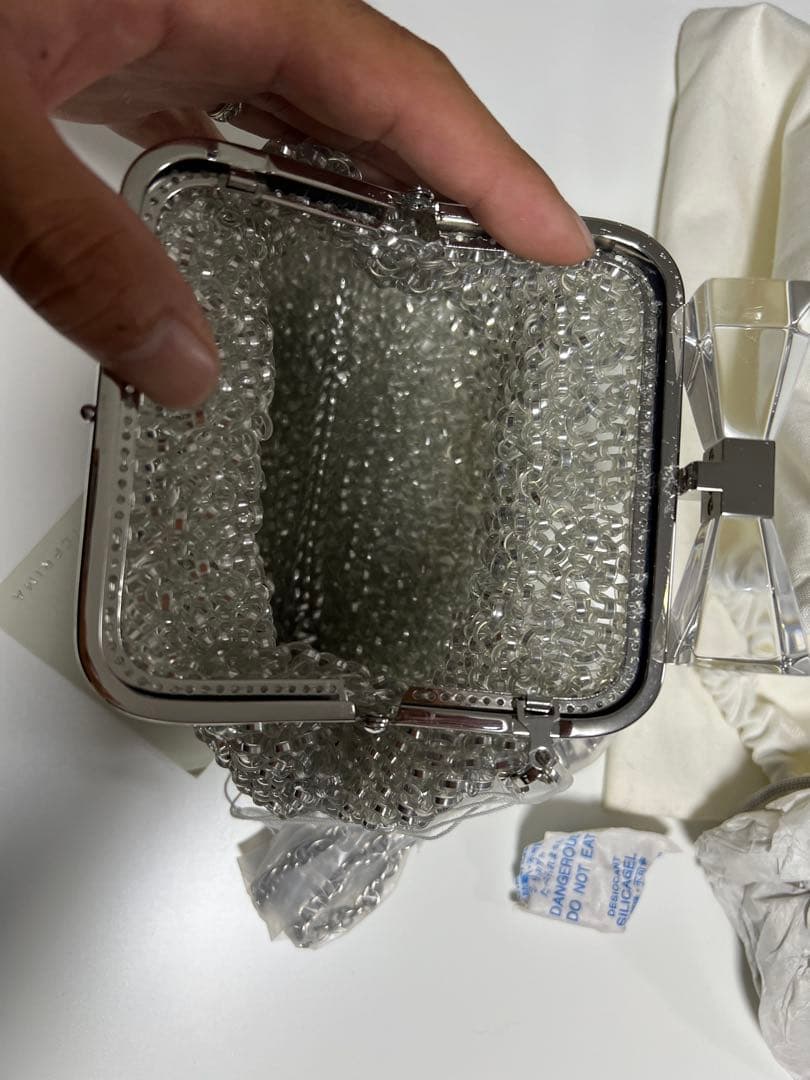 ANTEPRIMA シルバー クラッチバッグ