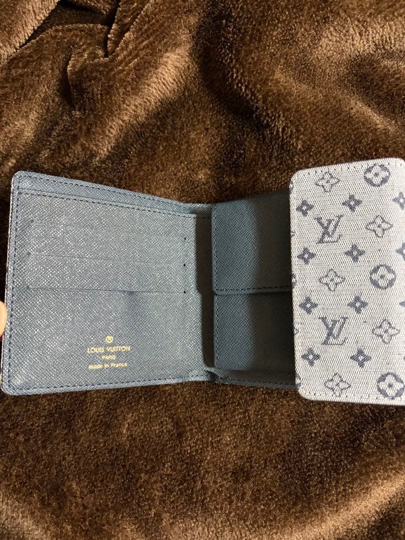 Louis Vuitton 二つ折り財布 グレー