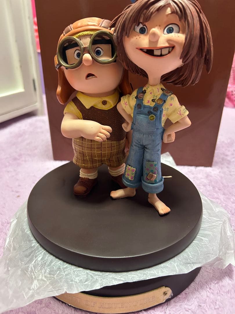 カールじいさんの空飛ぶ家　カール　エリー　幼少期　フィギュア　レア