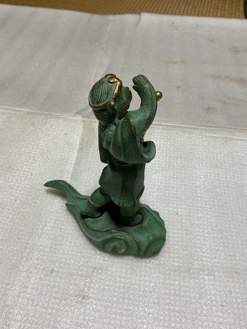 孫悟空鉄製置物／ガラスケース欠品。【重さ／1.2kg ￼インテリアに】。