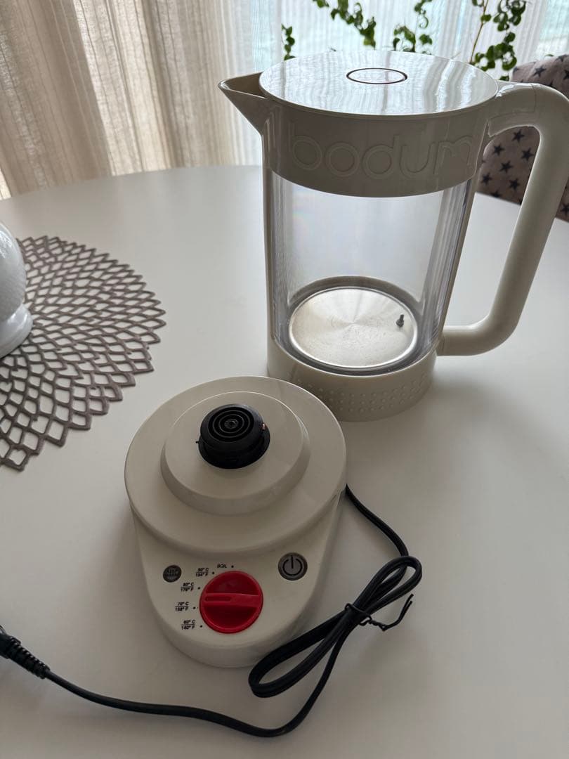 ボダム電気ケトル　ガラスケトル白