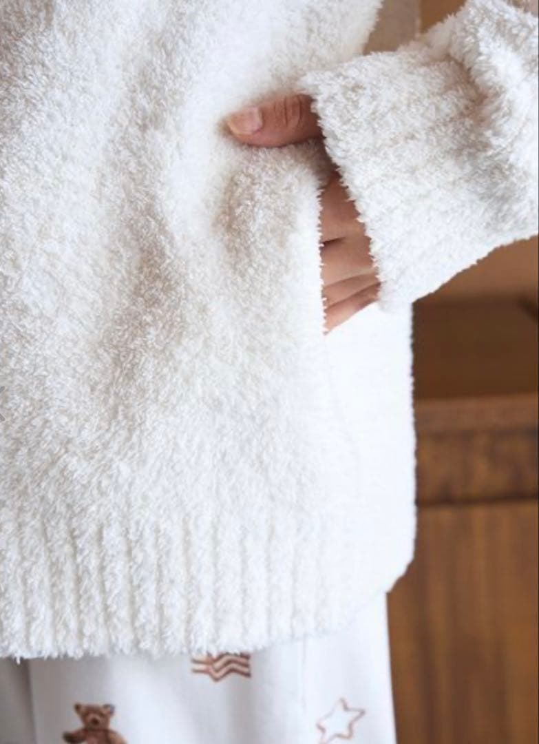 ホワイトフリースVネックカーディガン