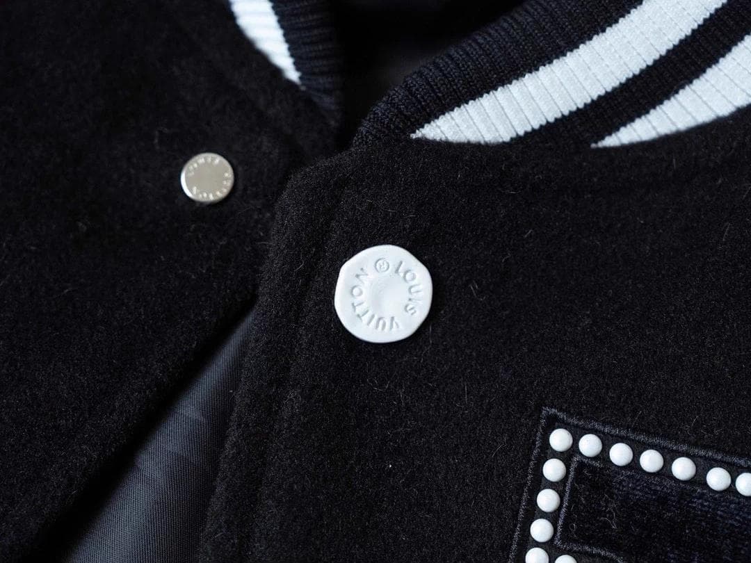 Louis Vuitton スタジャン ブラック/ホワイト