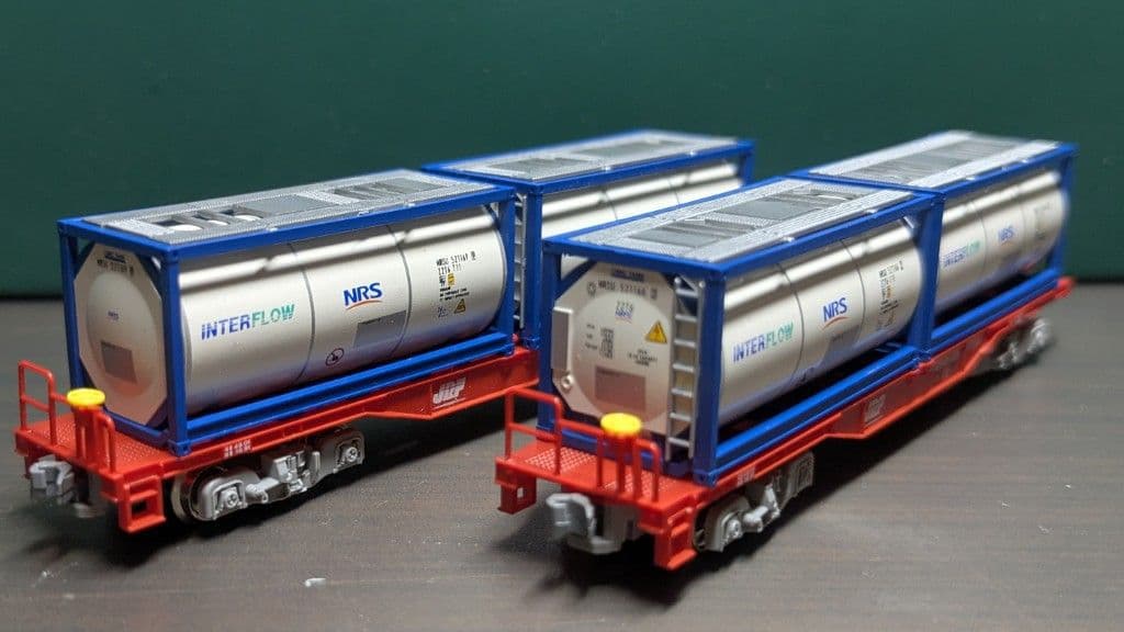 KATO　217系11両とコキ200、106