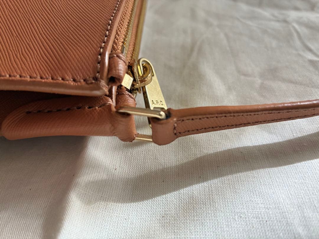 【未使用】A.P.C. Sarahバッグ　ショルダーバッグ　牛皮　本革　ブラウン