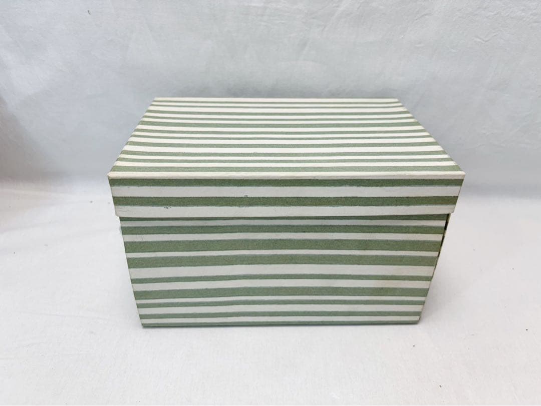 ほぼ未使用 茶道具 黒面朱利休茶箱 セット 茶碗 棗 茶筅 振出 巾筒 香合紙箱