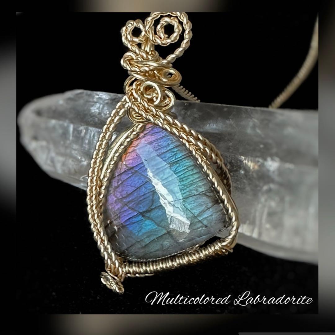 神秘のレインボー✴︎マルチカラーラブラドライトのワイヤージュエリー
