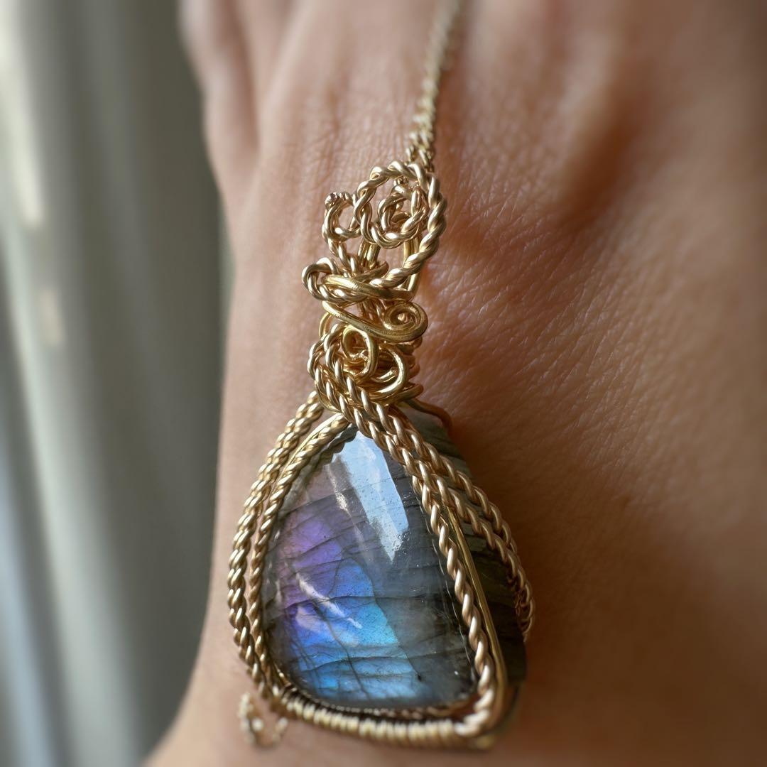 神秘のレインボー✴︎マルチカラーラブラドライトのワイヤージュエリー