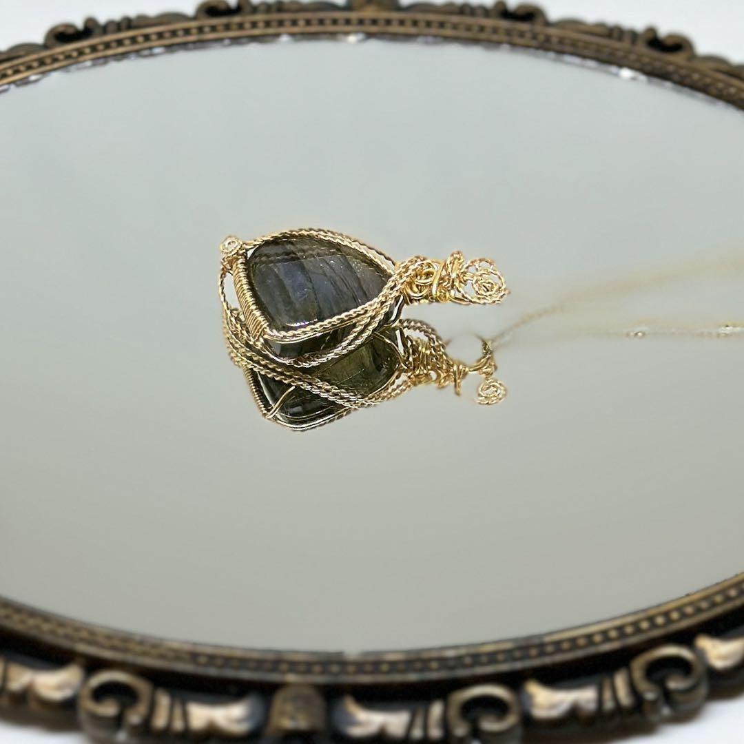 神秘のレインボー✴︎マルチカラーラブラドライトのワイヤージュエリー