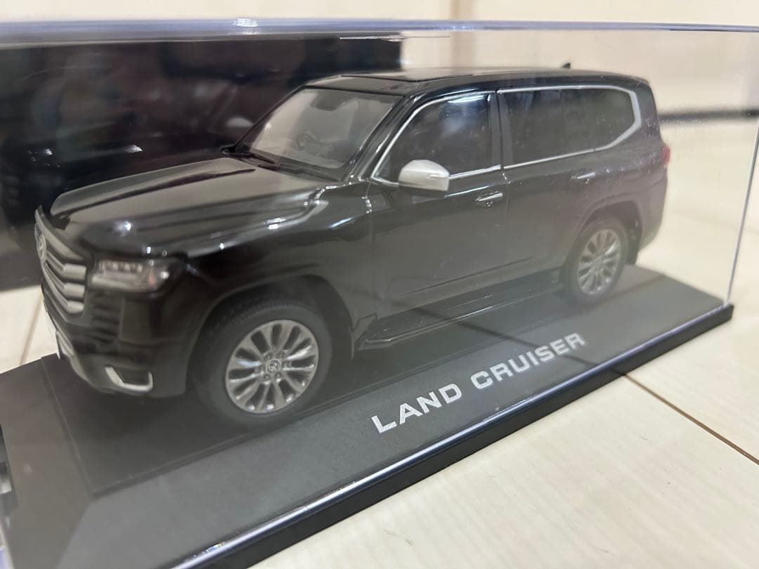 希少 1/30 トヨタ ランドクルーザー300ZX 黒 ミニカー カラーサンプル