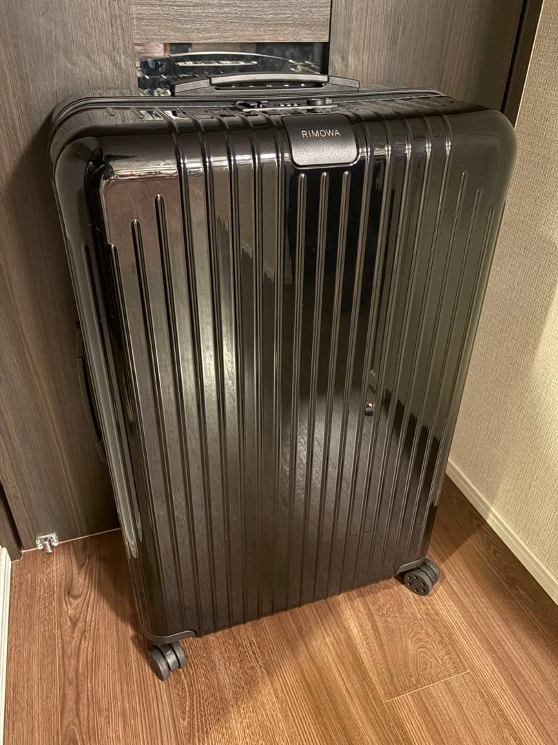 【国内正規・美品】生涯保証付 リモワ エッセンシャル チェックイン L