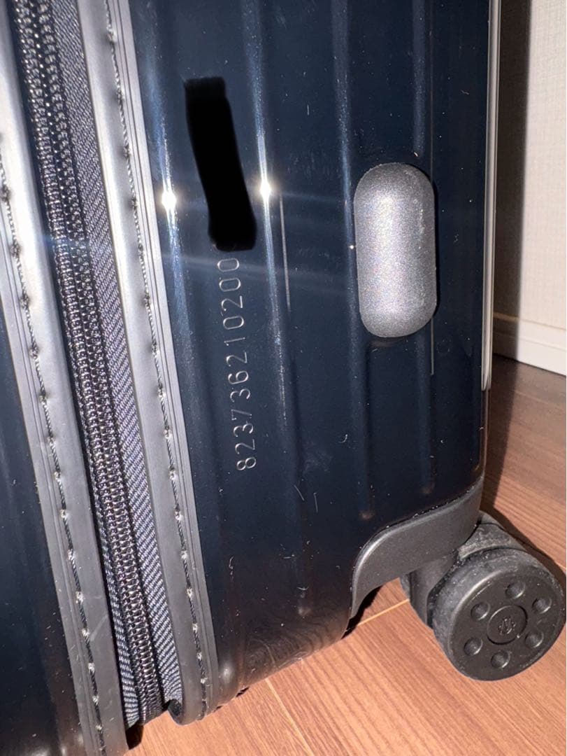 【国内正規・美品】生涯保証付 リモワ エッセンシャル チェックイン L