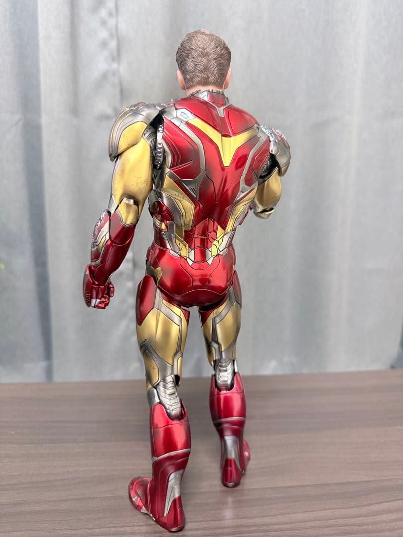 ト*ム様 ホットトイズ　アベンジャーズ　アイアンマン・マーク８５（バトルダメージ