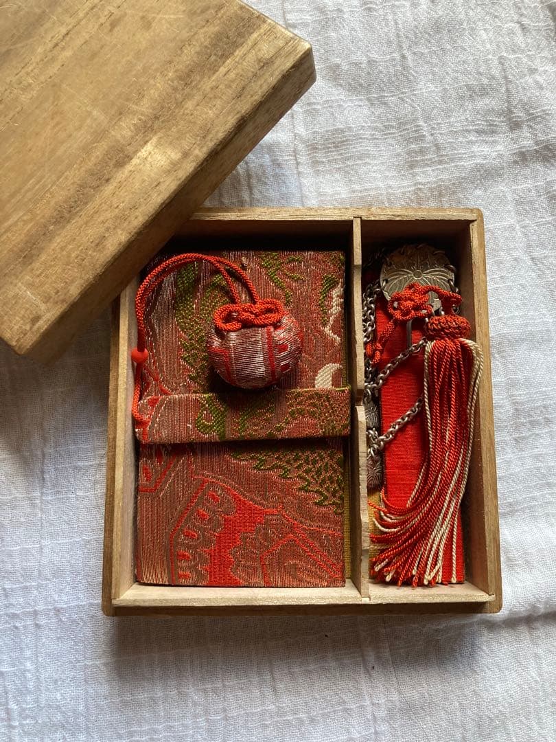 京都・アンティーク　舞妓さん　髪飾り・鏡　赤色の和柄小物セット