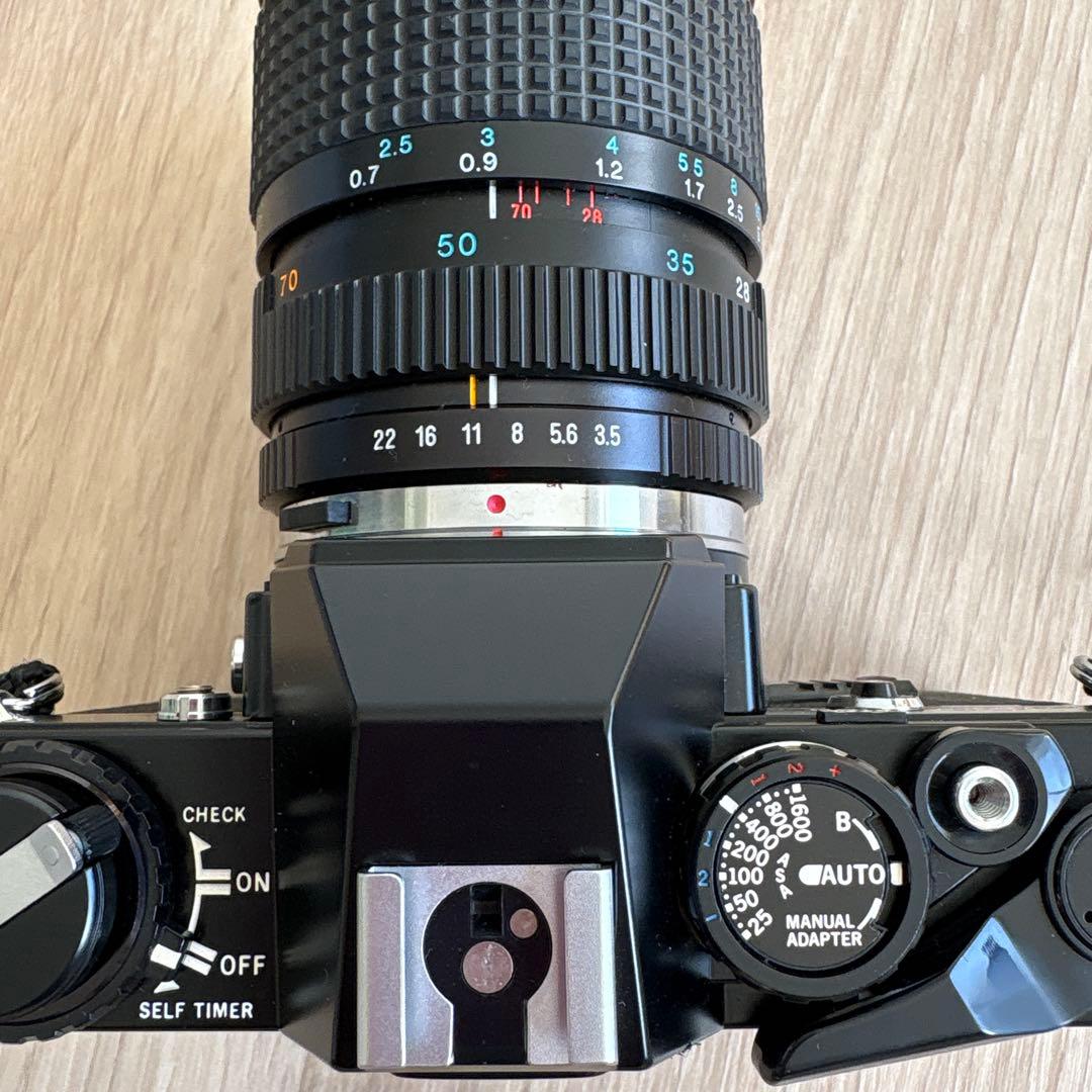 オリンパスのフィルム一眼レフカメラ「OM-10」保護ケース付き