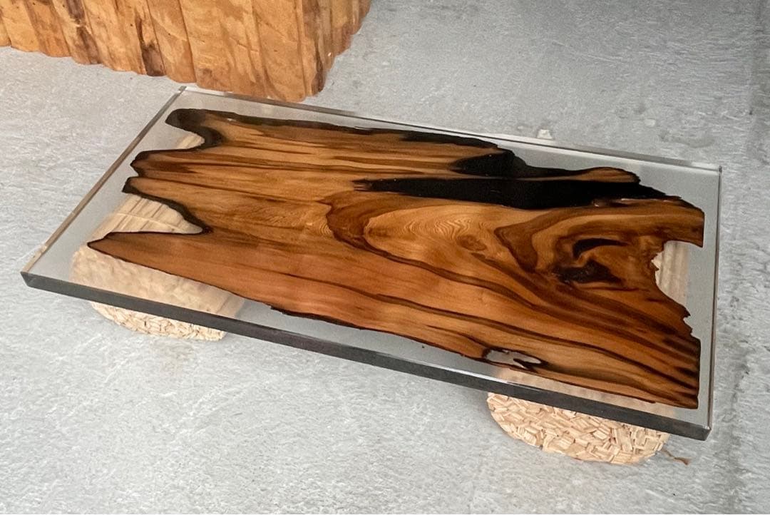 作品名【盾】　No.210 希少価値　屋久杉　神代杉　レジンテーブル