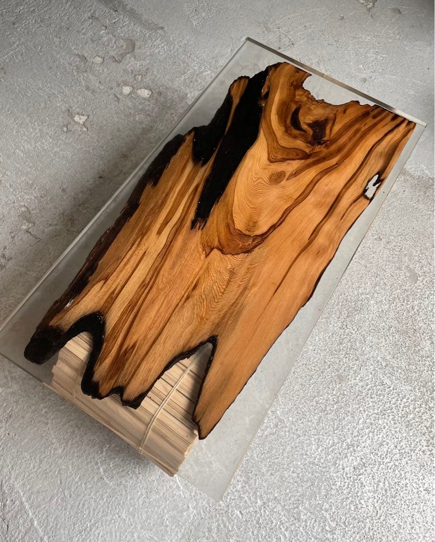 作品名【盾】　No.210 希少価値　屋久杉　神代杉　レジンテーブル