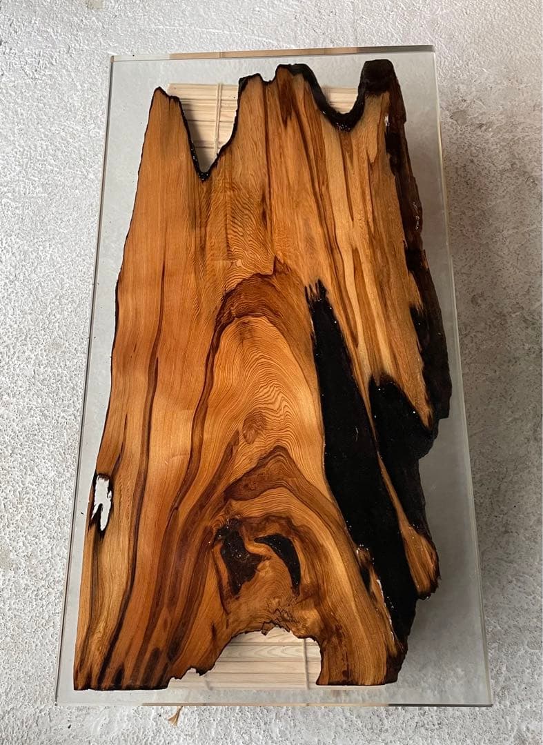 作品名【盾】　No.210 希少価値　屋久杉　神代杉　レジンテーブル