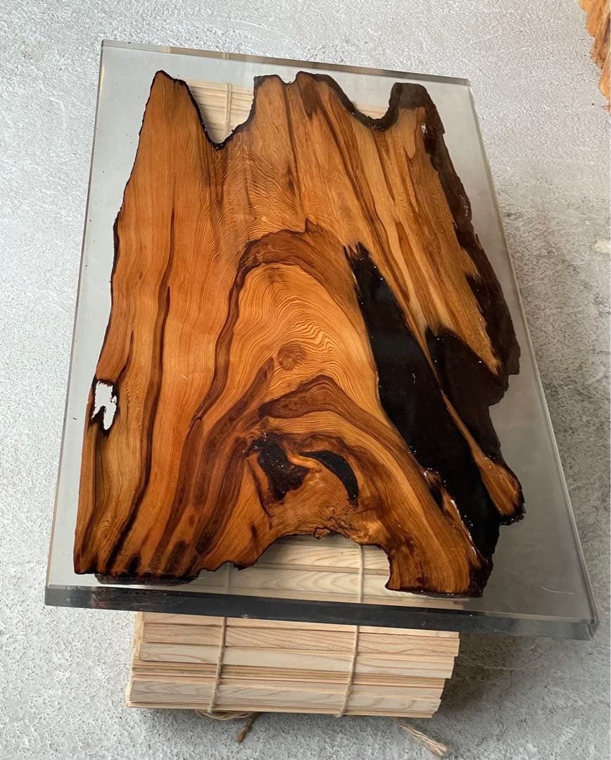 作品名【盾】　No.210 希少価値　屋久杉　神代杉　レジンテーブル