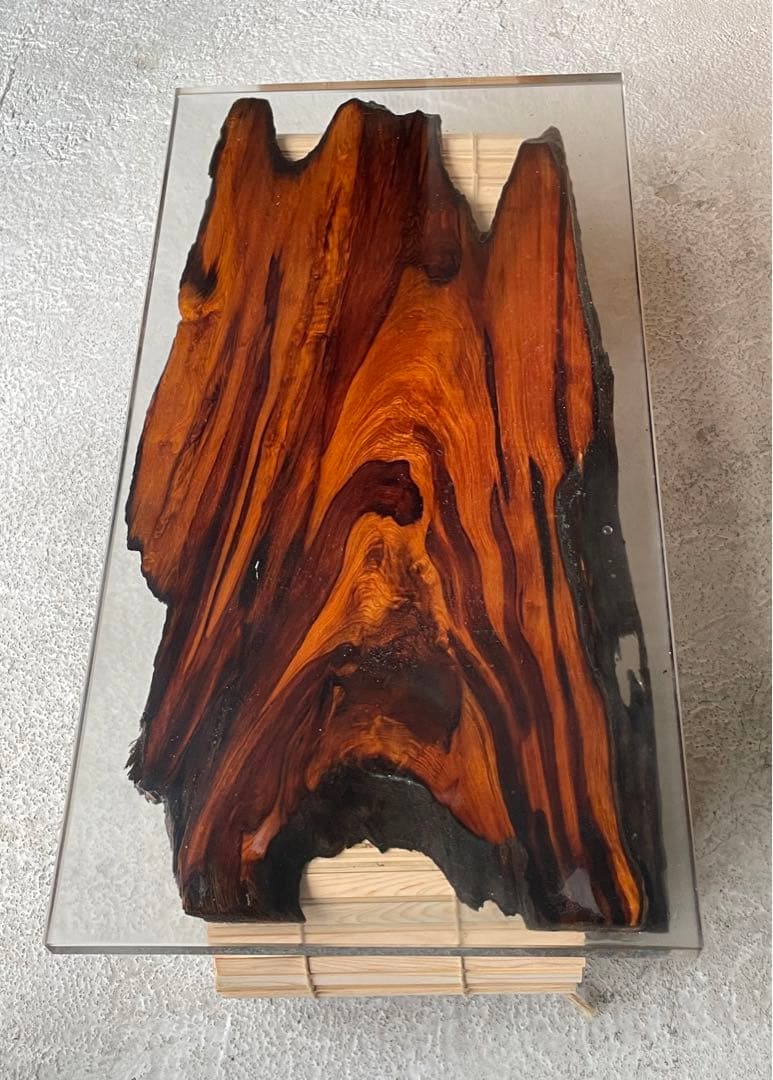 作品名【盾】　No.210 希少価値　屋久杉　神代杉　レジンテーブル