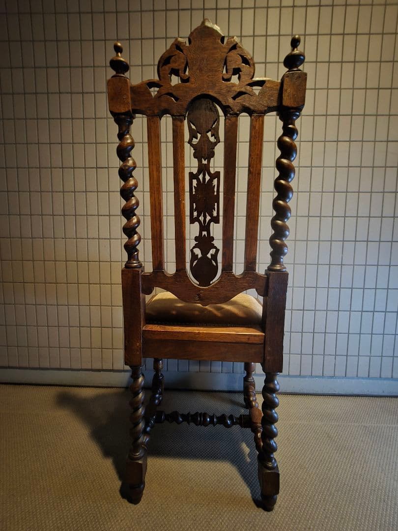 希少　アンティーク　ツイストレッグチェア　アンティーク 木製 　彫刻入り椅子