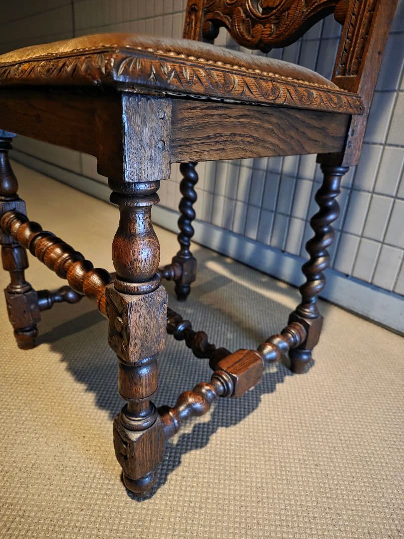 希少　アンティーク　ツイストレッグチェア　アンティーク 木製 　彫刻入り椅子