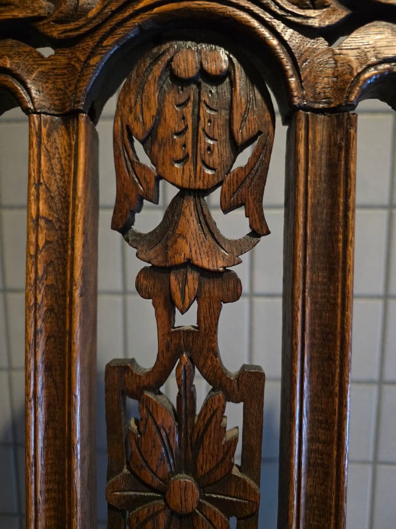 希少　アンティーク　ツイストレッグチェア　アンティーク 木製 　彫刻入り椅子