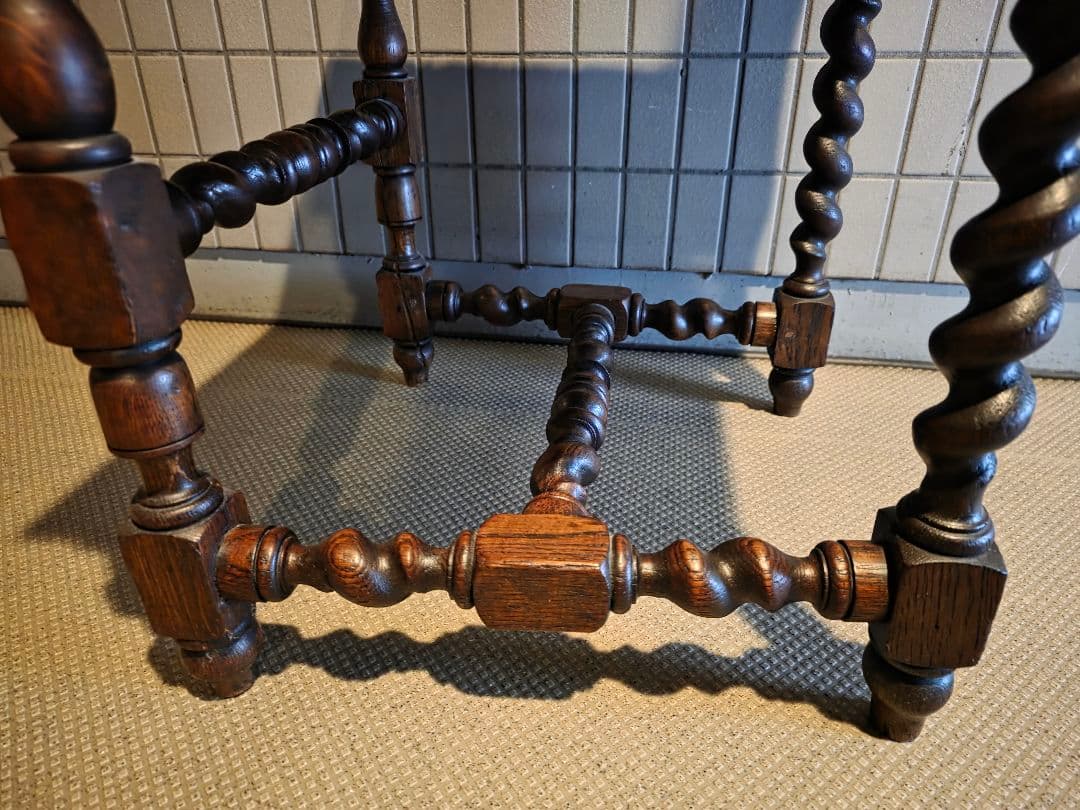 希少　アンティーク　ツイストレッグチェア　アンティーク 木製 　彫刻入り椅子