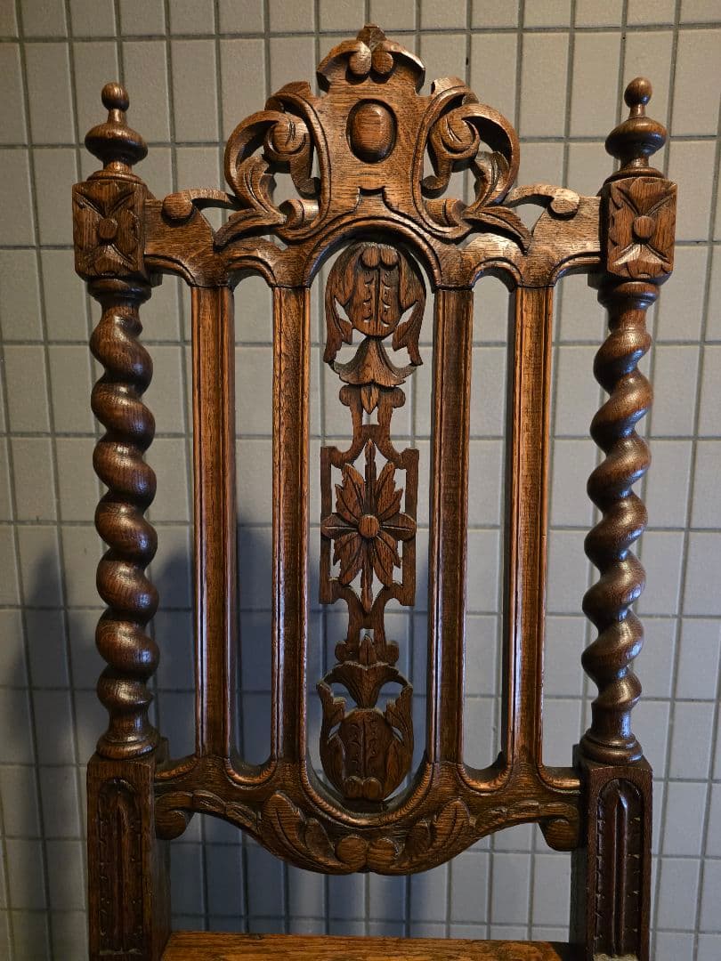 希少　アンティーク　ツイストレッグチェア　アンティーク 木製 　彫刻入り椅子