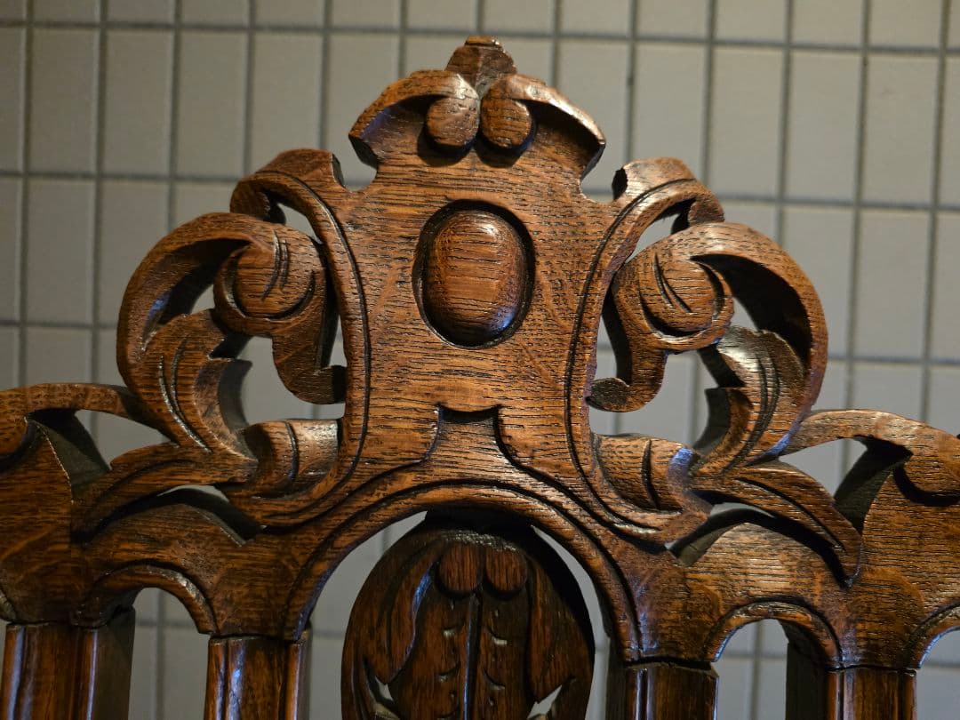希少　アンティーク　ツイストレッグチェア　アンティーク 木製 　彫刻入り椅子