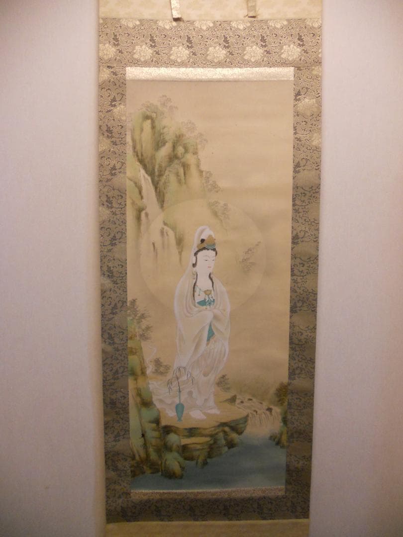 掛け軸 玉峰 岩上観音 絹本 希少 軸装 茶道具 掛軸 美品 です。