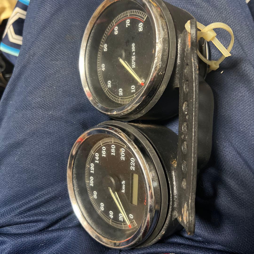 ハーレー純正スピードメーター・タコメーターステー付き中古動作未確認