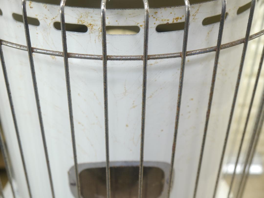 送料無料●2013年②◆コロナ　ホワイト 石油ストーブ 安全ガード付き