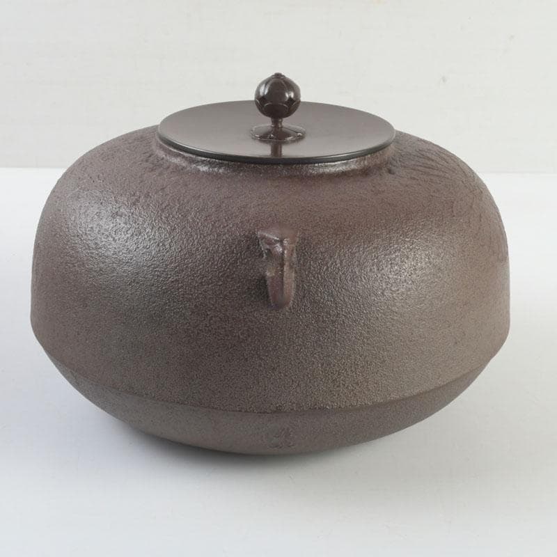 茶道具　人間国宝　釜師　高橋敬典作　菊桐文　政所釜　共箱　C　9452A