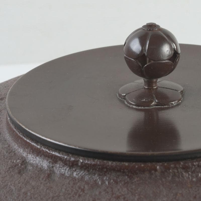 茶道具　人間国宝　釜師　高橋敬典作　菊桐文　政所釜　共箱　C　9452A