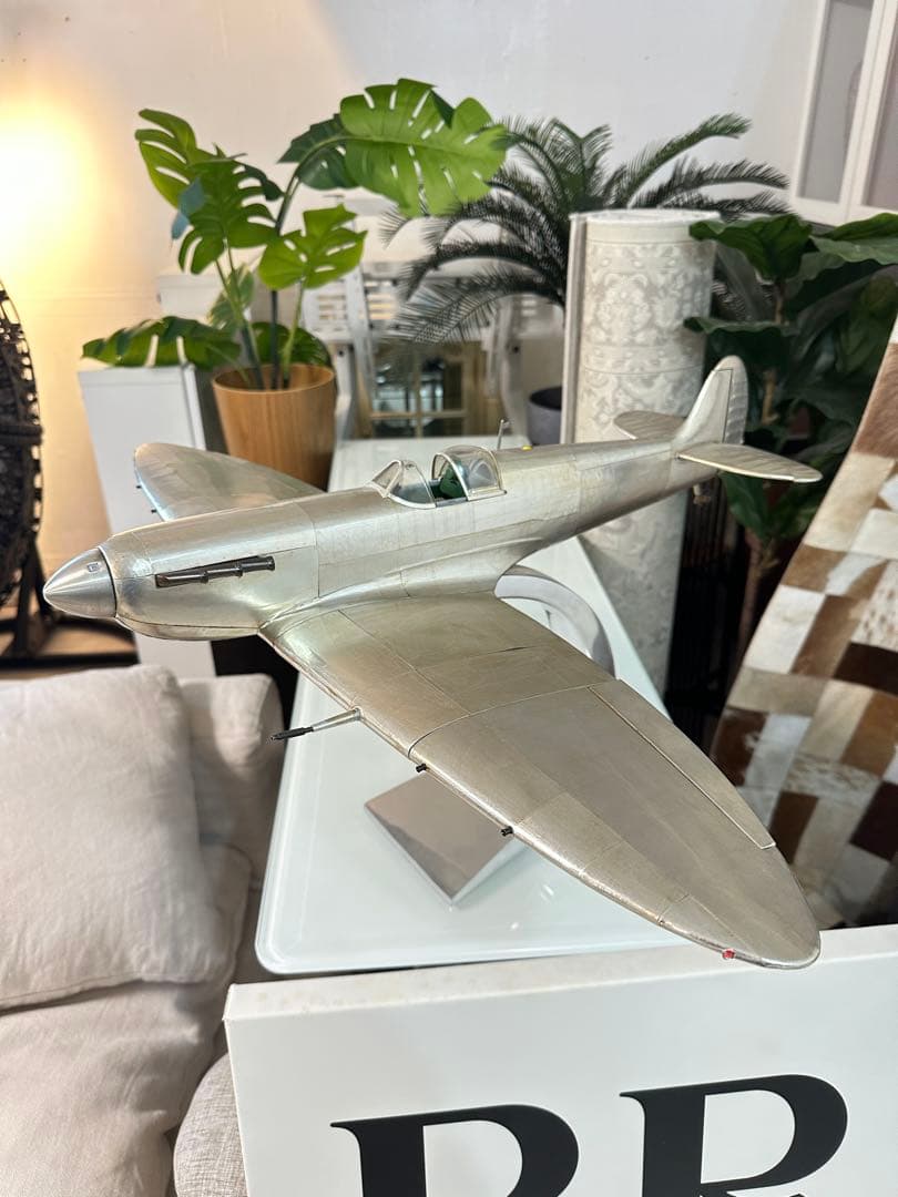 【東京23区配送無料】定価20万円　模型　アルミ　飛行機　卓上　スピットファイア
