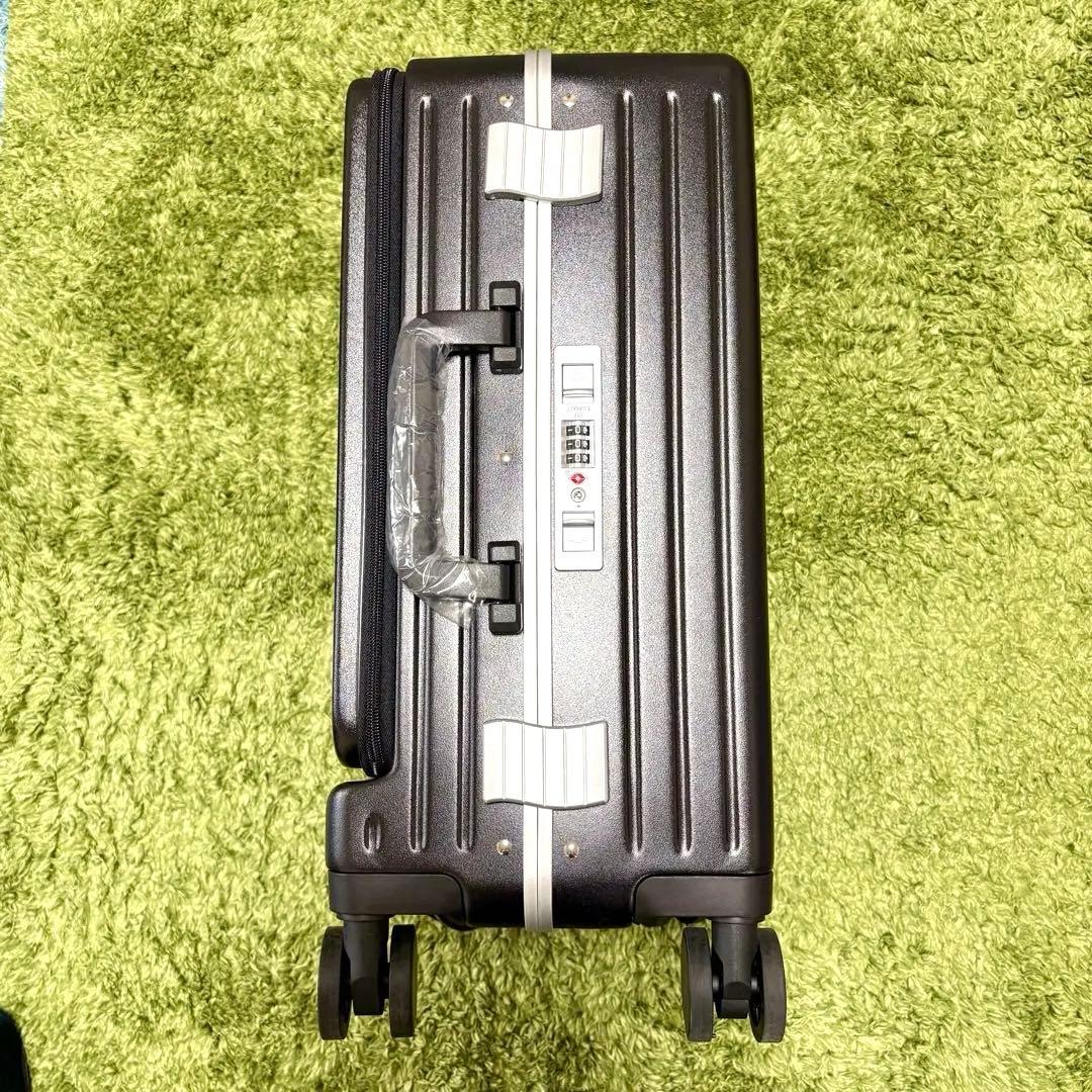 新品・未使用☘️Snooll キャリーケース USB TSA 40 スーツケース