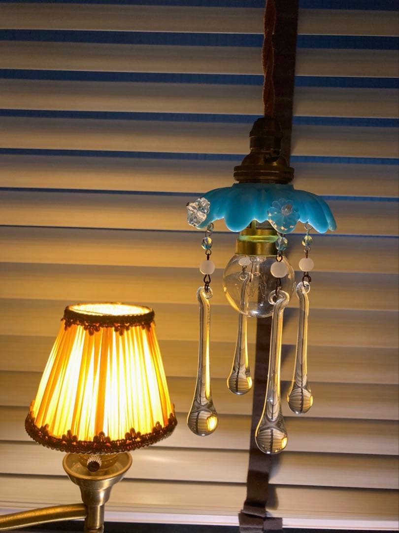 ミニシャンデリア　19世紀　アンティーク　オパールセント　シェード