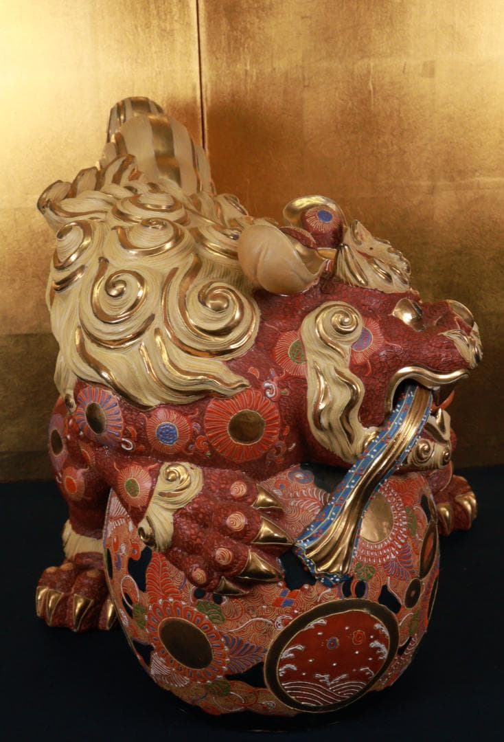 九谷焼　色絵金彩　玉乗り獅子　置物　床飾　高さ45㎝　巾56㎝　大型 BE948