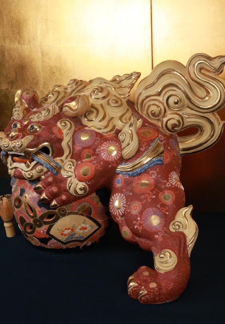 九谷焼　色絵金彩　玉乗り獅子　置物　床飾　高さ45㎝　巾56㎝　大型 BE948