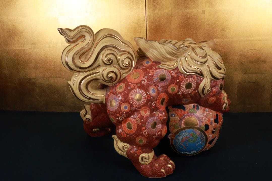 九谷焼　色絵金彩　玉乗り獅子　置物　床飾　高さ45㎝　巾56㎝　大型 BE948