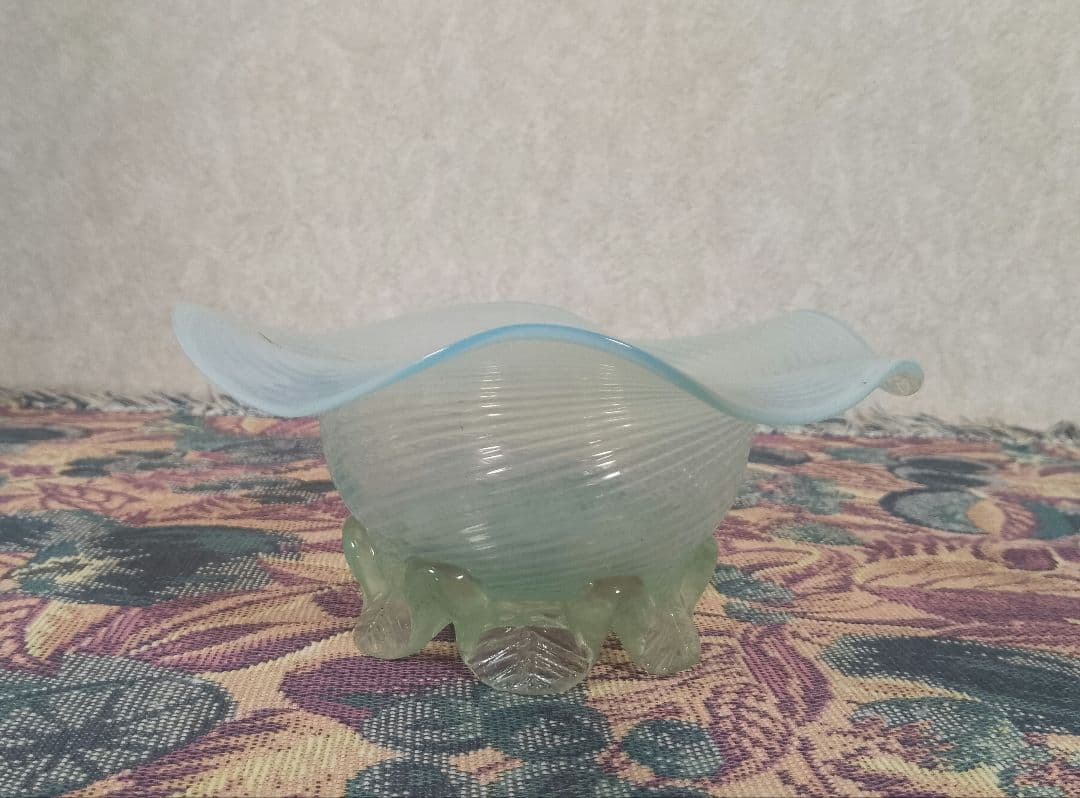 明治頃 乳白ぼかし 糸巻文 輪花和ガラス脚付鉢  氷コップ