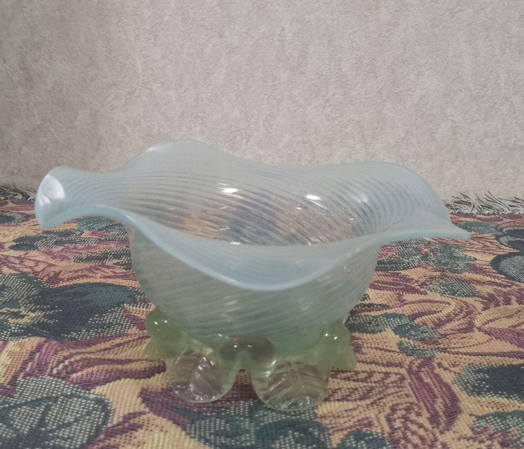 明治頃 乳白ぼかし 糸巻文 輪花和ガラス脚付鉢  氷コップ