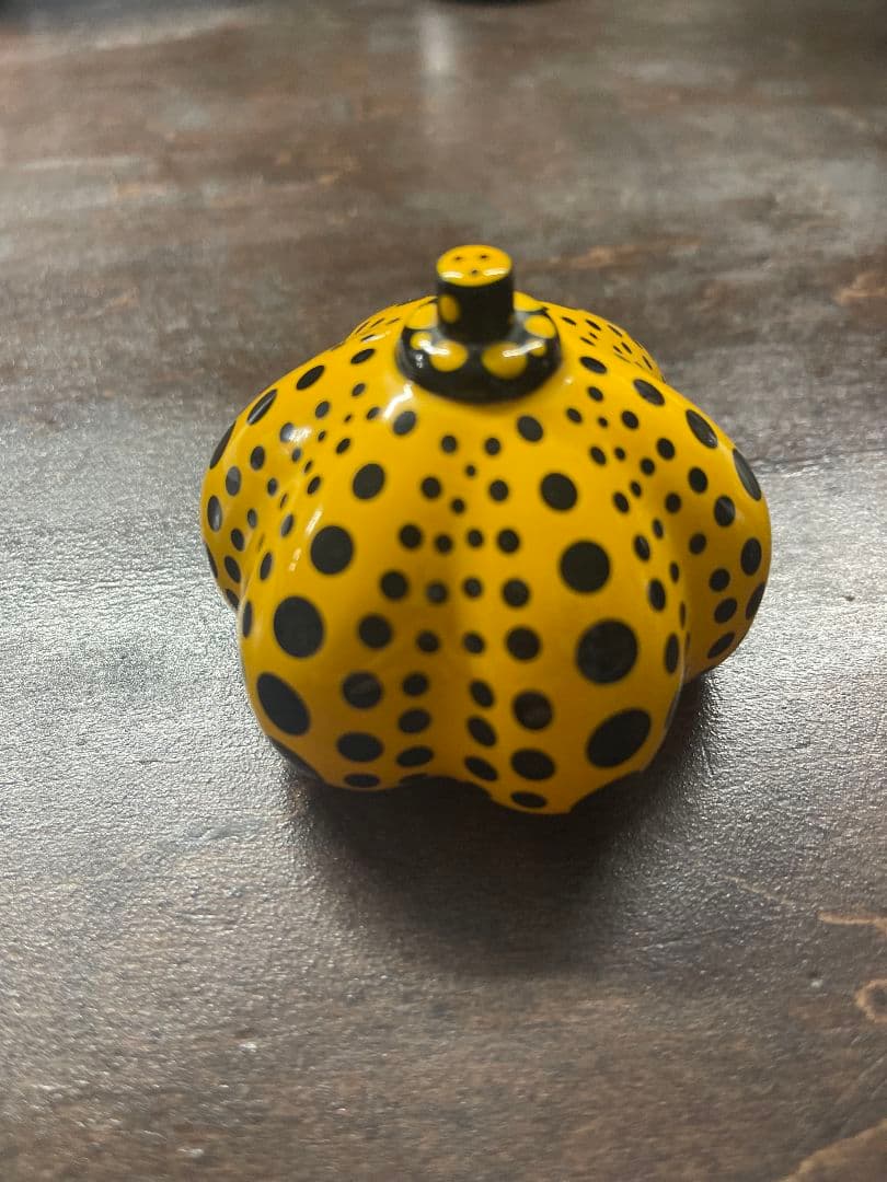 草間彌生 くさまやよい かぼちゃ 黄色 ペーパーウェイト パンプキン 黄色