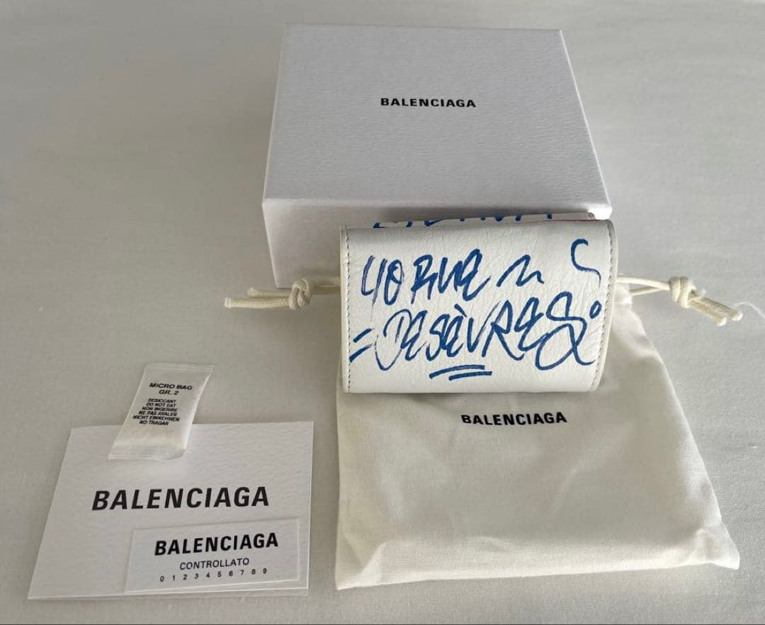 バレンシアガBALENCIAGAペーパーミニウォレット　グラフィティ三つ折り財布