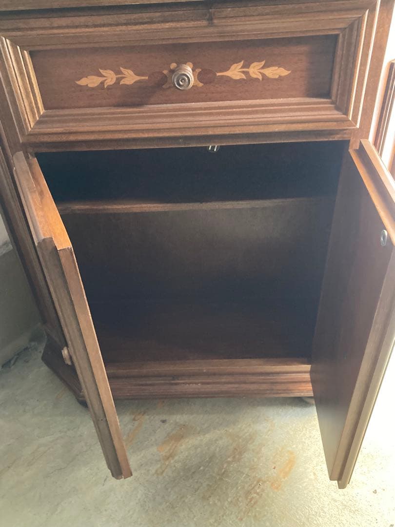 ブラウン木製キャビネット 引き出し付き